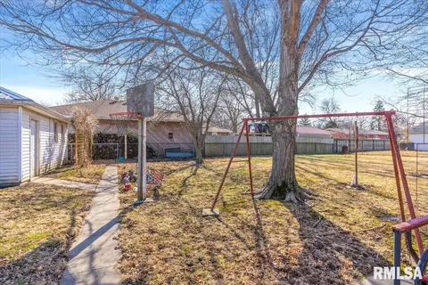 Exterior - 150 E Union St, Virden, IL 62690 photo 1 of 4