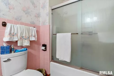 Bath - 150 E Union St, Virden, IL 62690 photo 3 of 3
