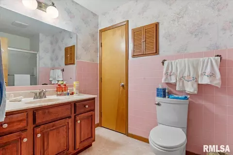 Bath - 150 E Union St, Virden, IL 62690 photo 2 of 3
