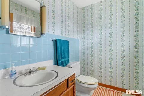 Bath - 150 E Union St, Virden, IL 62690 photo 1 of 3