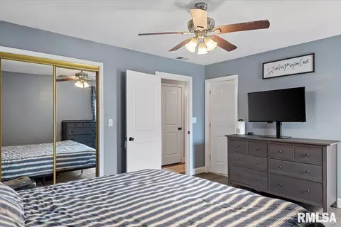 Bedroom - 2912 Lakeshire Dr, Springfield, IL 62707 photo 2 of 5