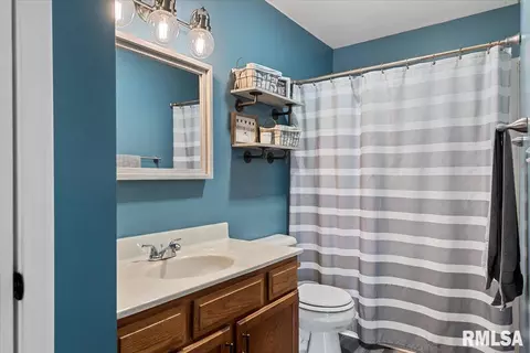 Bath - 2912 Lakeshire Dr, Springfield, IL 62707 photo 2 of 2