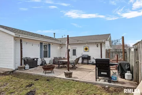 Exterior - 2912 Lakeshire Dr, Springfield, IL 62707 photo 4 of 4