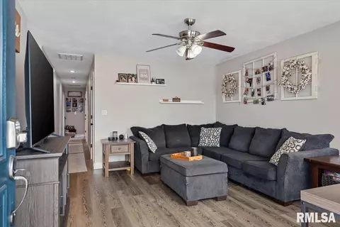 Entry Way - 2912 Lakeshire Dr, Springfield, IL 62707 photo 1 of 3