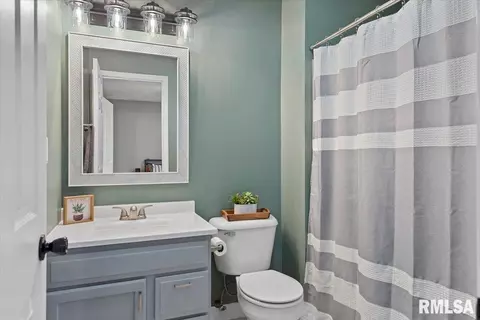 Bath - 2912 Lakeshire Dr, Springfield, IL 62707 photo 1 of 2