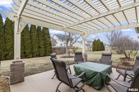 Exterior - 237 Manor Hill Dr, Chatham, IL 62629 photo 7 of 10