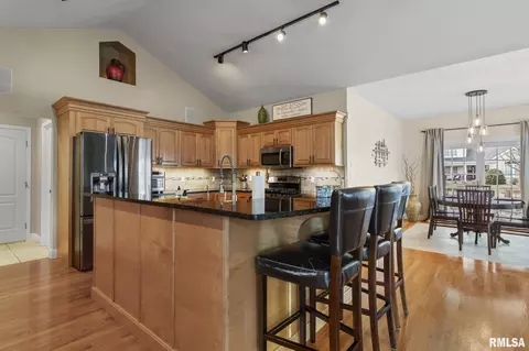 Kitchen - 237 Manor Hill Dr, Chatham, IL 62629 photo 4 of 7