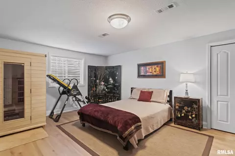 Bedroom - 237 Manor Hill Dr, Chatham, IL 62629 photo 5 of 5