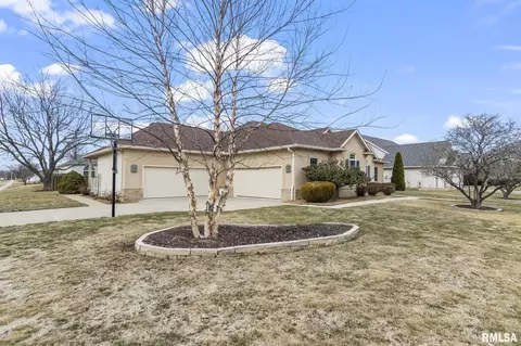 Exterior - 237 Manor Hill Dr, Chatham, IL 62629 photo 3 of 10