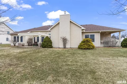 Exterior - 237 Manor Hill Dr, Chatham, IL 62629 photo 6 of 10