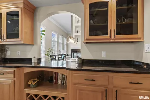 Kitchen - 237 Manor Hill Dr, Chatham, IL 62629 photo 5 of 7