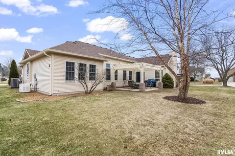 Exterior - 237 Manor Hill Dr, Chatham, IL 62629 photo 8 of 10