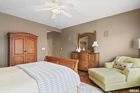 Bedroom - 237 Manor Hill Dr, Chatham, IL 62629 photo 2 of 5