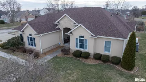 View/Area - 237 Manor Hill Dr, Chatham, IL 62629 photo 2 of 5