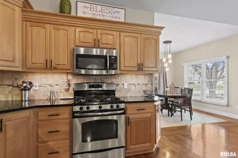Kitchen - 237 Manor Hill Dr, Chatham, IL 62629 photo 6 of 7