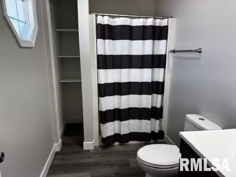 Bath - 1917 E Kys, Springfield, IL 62702 photo 1 of 4
