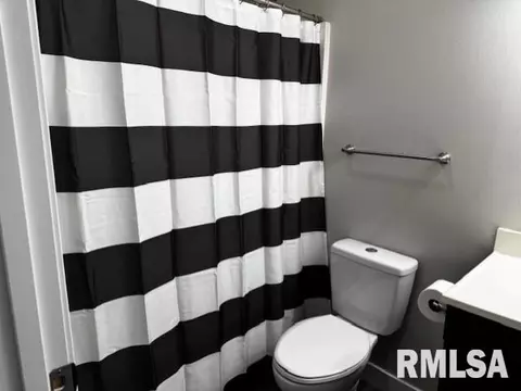 Bath - 1917 E Kys, Springfield, IL 62702 photo 3 of 4