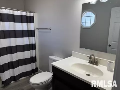 Bath - 1917 E Kys, Springfield, IL 62702 photo 2 of 4