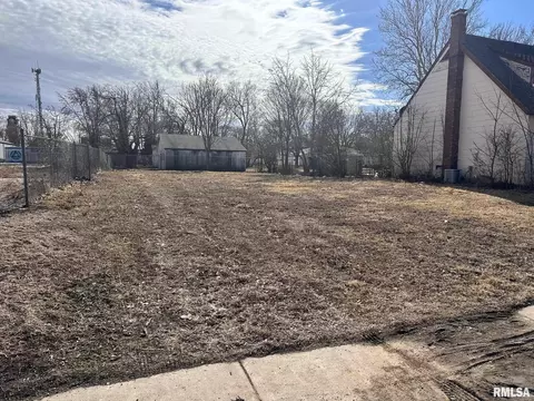 337 W Lafayette Ave, Jacksonville, IL 62650