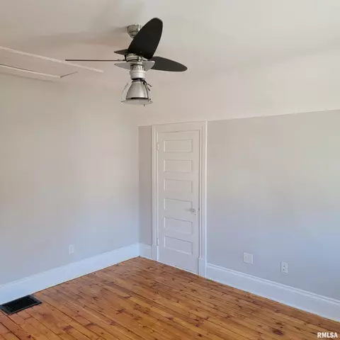 Bedroom - 1411 S 5th St, Springfield, IL 62703 photo 5 of 6