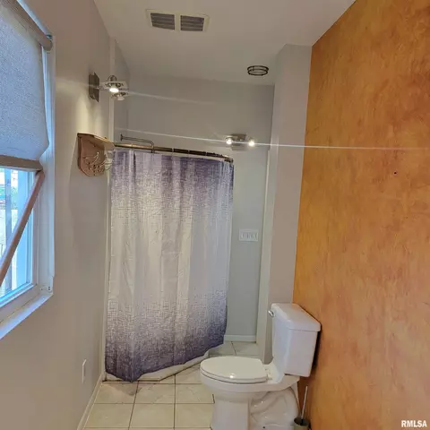Bath - 1411 S 5th St, Springfield, IL 62703 photo 1 of 5
