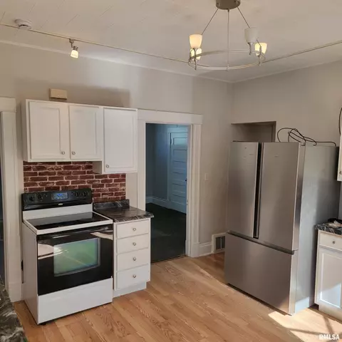 Kitchen - 1411 S 5th St, Springfield, IL 62703 photo 2 of 2