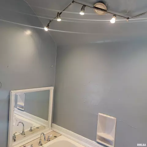 Bath - 1411 S 5th St, Springfield, IL 62703 photo 5 of 5