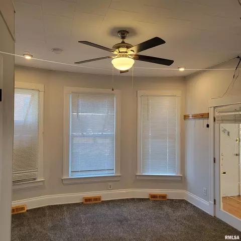 Living - 1411 S 5th St, Springfield, IL 62703 photo 2 of 3