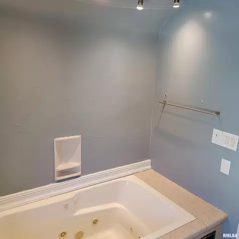 Bath - 1411 S 5th St, Springfield, IL 62703 photo 4 of 5