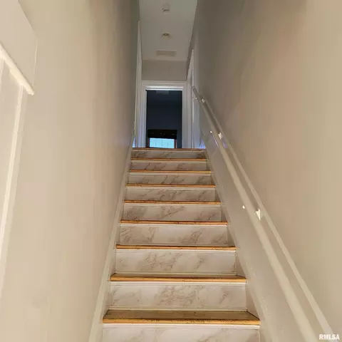 Entry Way - 1411 S 5th St, Springfield, IL 62703 photo 7 of 11