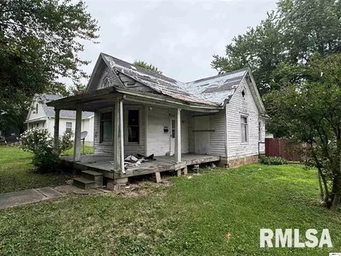 225 W North St, Mount Sterling, IL 62353
