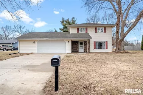 812 Flaggland Dr, Sherman, IL 62684