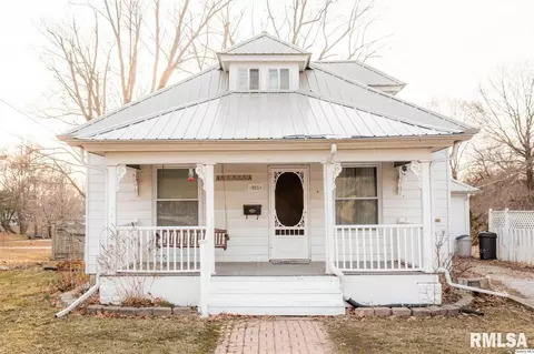 605 NW Cross St, Mount Sterling, IL 62353