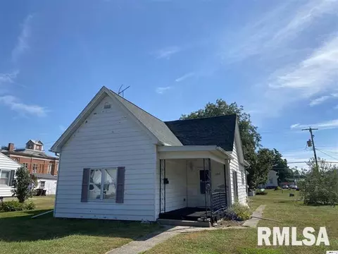 137 S Monroe St, Rushville, IL 62681