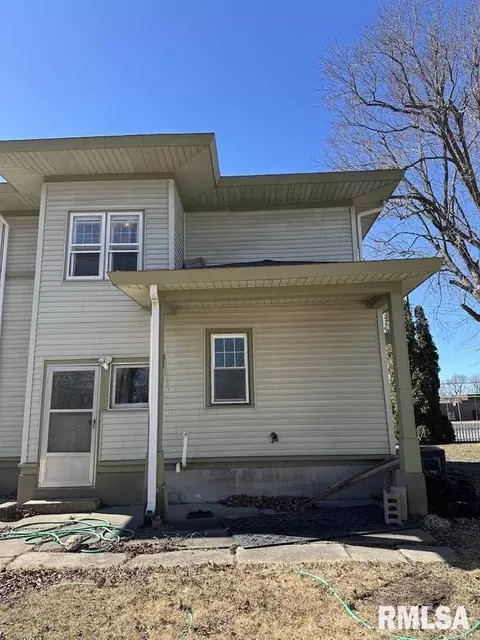 213 N Illinois St, Camp Point, IL 62320 photo 2