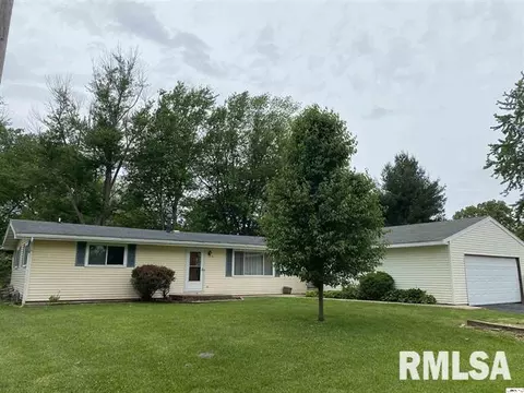41 Robinwood Dr, Rushville, IL 62681