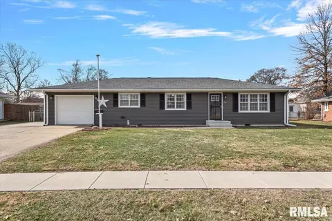 716 Samuel St, Taylorville, IL 62568