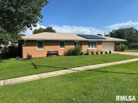 402 W Maple St, Timewell, IL 62375