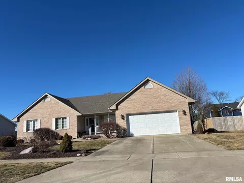 533 Gatlinburg Dr, Chatham, IL 62629