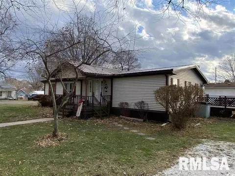 309 N Maple St, Mount Sterling, IL 62353