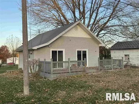 110 S Walnut St, Versailles, IL 62378