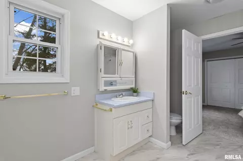 Bath - 111 W Wilcox St, Springfield, IL 62707 photo 1 of 4