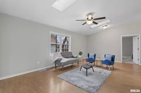 Living - 111 W Wilcox St, Springfield, IL 62707 photo 3 of 4