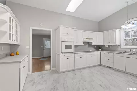 Kitchen - 111 W Wilcox St, Springfield, IL 62707 photo 2 of 3