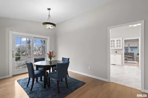 Dining - 111 W Wilcox St, Springfield, IL 62707 photo 1 of 2