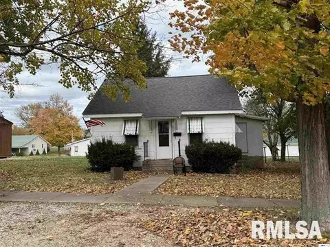 113 E North St, Mount Sterling, IL 62353