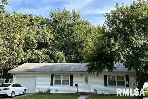108 E Clinton St, Rushville, IL 62681