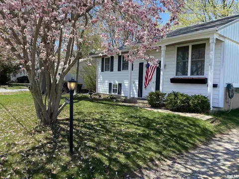 420 Candy Ln, Macomb, IL 61455