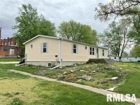 102 W 2nd St, Versailles, IL 62378