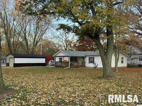 403 N Walnut St, Versailles, IL 62378